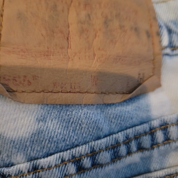 VINTAGE BLEACHED & DESTROYED LEVIS SHORTS - Picture 7 of 7